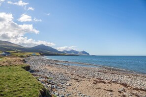 Beach - 3 Bed in Aberdesach (oc-b31094) (Aberdesach)