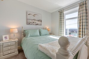 Free WiFi, bed sheets - 3 Bed in Graig (oc-o31077) (Burry Port)