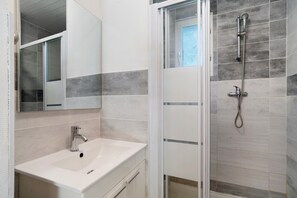 Shower - Holiday Home "7 Guests" with Shared Pool (Calviac-en-Périgord)