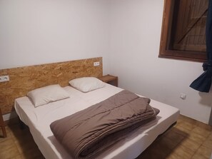 1 bedroom, WiFi, bed sheets