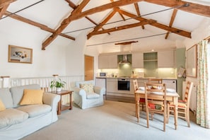 TV, fireplace - 2 Bed in Launceston (oc-g31003) (Congdon's Shop)