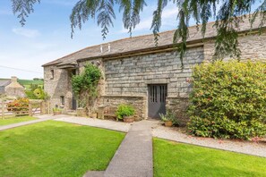 Exterior - 2 Bed in Launceston (oc-g31003) (Congdon's Shop)