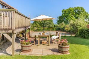 Outdoor dining - 2 Bed in Launceston (oc-t31002) (Congdon's Shop)