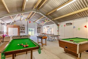 Games room - 2 Bed in Launceston (oc-t31002) (Congdon's Shop)