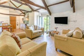 TV - 3 Bed in Launceston (oc-l31001) (Congdon's Shop)