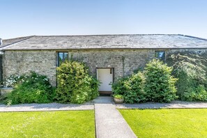 Exterior - 3 Bed in Launceston (oc-l31001) (Congdon's Shop)