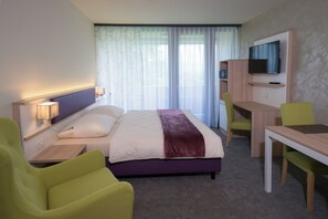 In-room safe, desk, soundproofing, iron/ironing board - WohnMOTEL the next generation (Altstaetten)