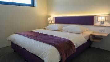 Zimmersafe, Schreibtisch, schallisolierte Zimmer, Bügeleisen/Bügelbrett