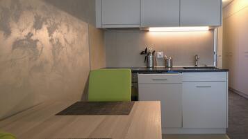 Refrigerador, horno, parrilla de estufa y lavavajillas