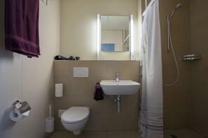 Shower, hair dryer, toilet paper - WohnMOTEL the next generation (Hinterforst)
