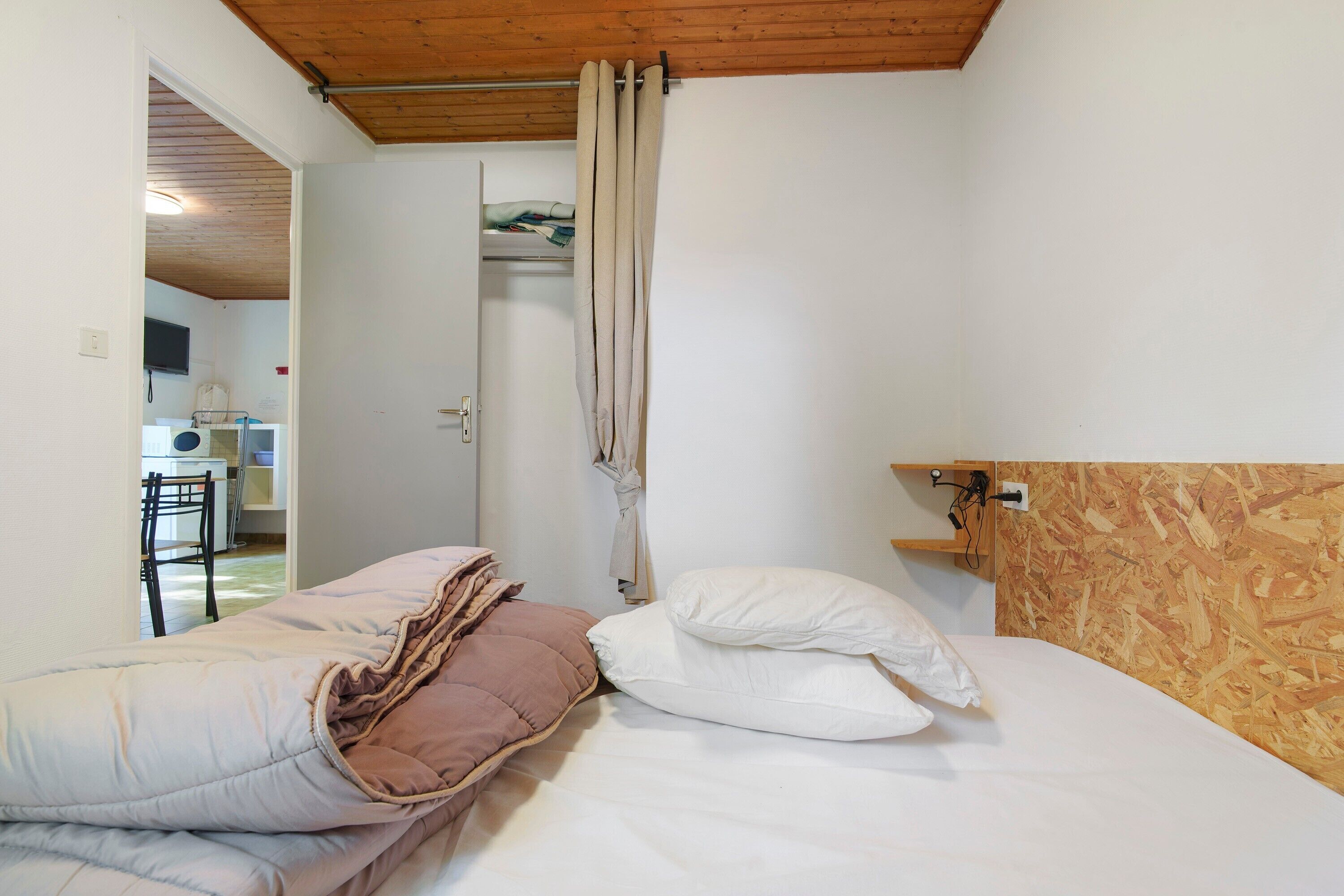 Iron/ironing board, WiFi