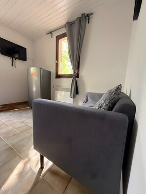 TV, ping pong - Holiday Home “6 People” with Shared Pool (Calviac-en-Périgord)