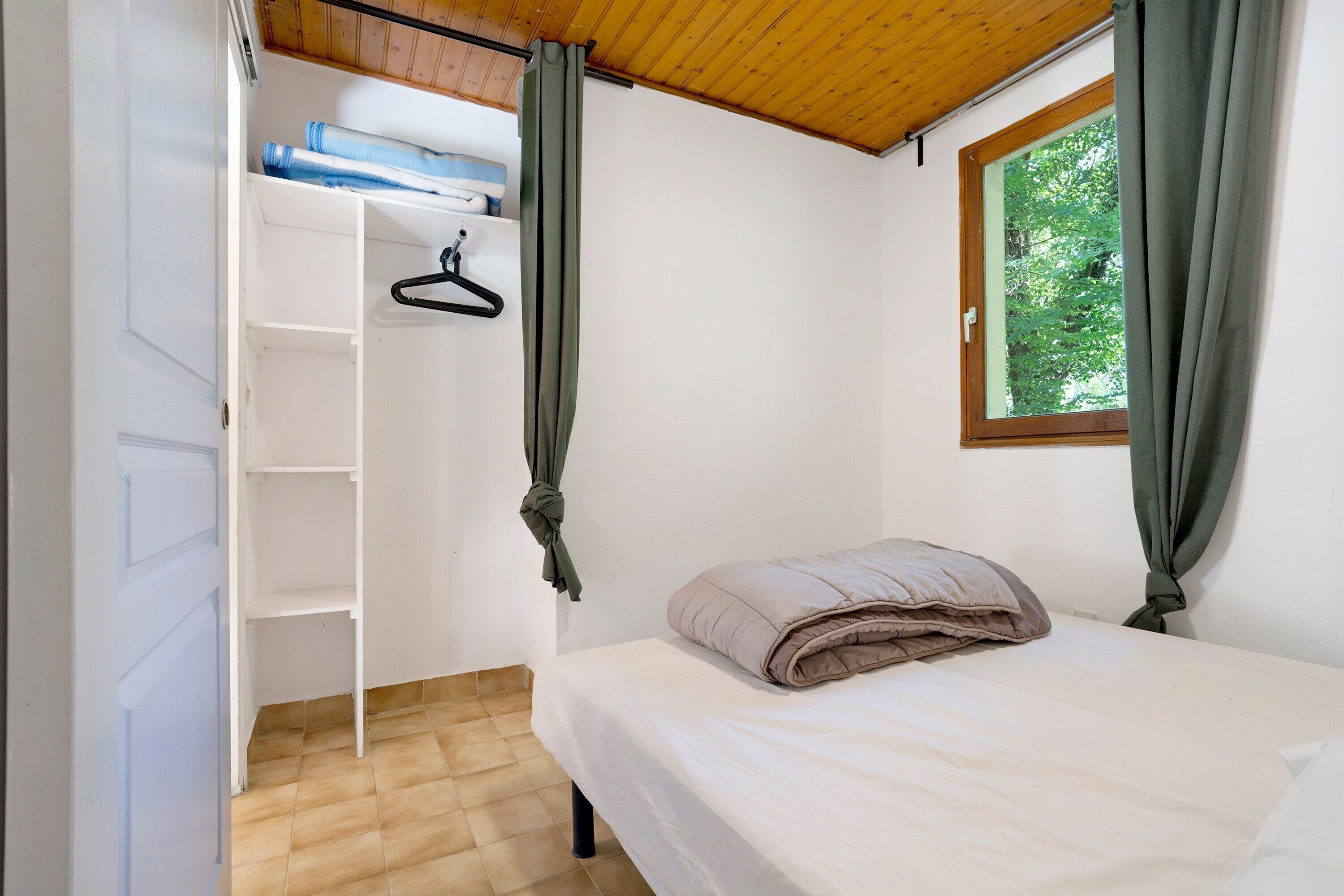 3 bedrooms, iron/ironing board, WiFi