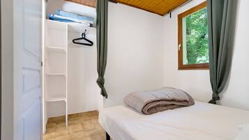 3 bedrooms, iron/ironing board, WiFi