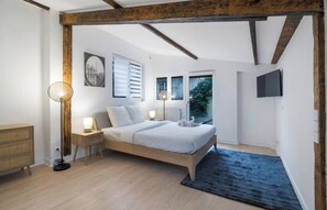 3 bedrooms, desk, iron/ironing board, free WiFi - A PERFECT PARISIAN DUPLEX WITH PRIVATE TERRACE AT RUE MOUFFETARD (Paris)