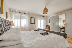 Free WiFi, bed sheets - 4 Bed in Pwllheli (oc-s30954) (Pwllheli)