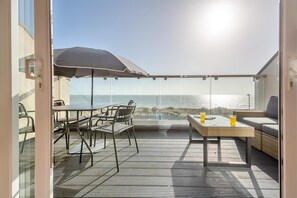 Outdoor dining - 4 Bed in Pwllheli (oc-s30954) (Pwllheli)