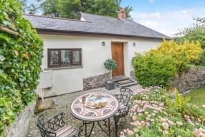 Outdoor dining - 1 Bed in Kilkhampton (oc-j31131) (Pancrasweek)