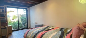 Independent studio with its own entrance.