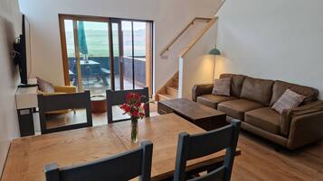 Loft, 2 Bedrooms, Accessible | Living room