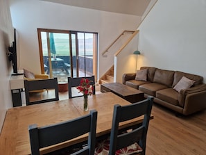 Loft, 2 Bedrooms, Accessible | Living room