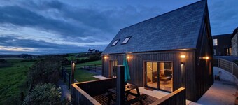 Black Lodge - Sea View With Deck & Garde