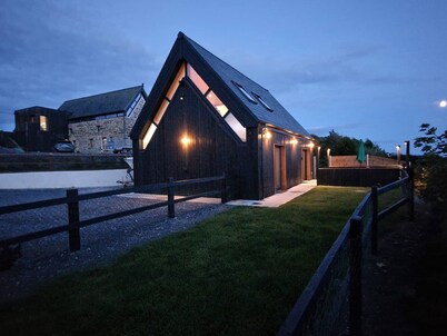 Black Lodge - Sea View With Deck & Garde