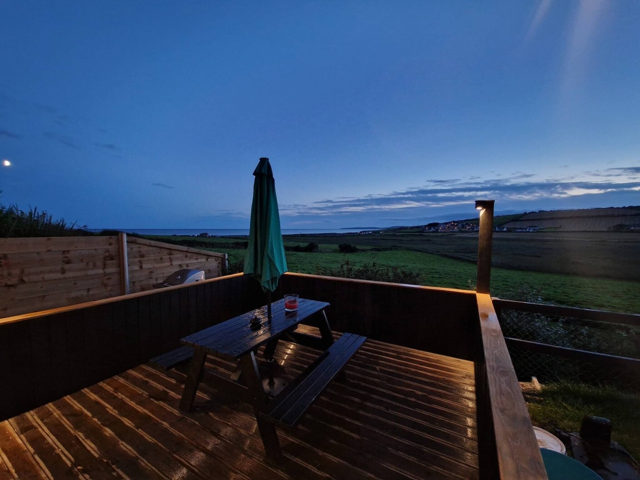 غرفة علوية - غرفتا نوم - تجهيزات لذوي الاحتياجات الخاصة | تناول الطعام بالخارج