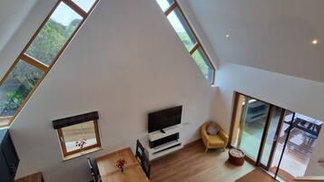 Loft, 2 Bedrooms, Accessible | Living room
