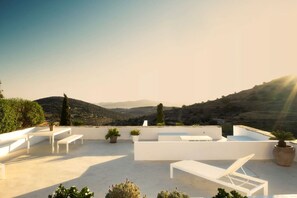 Terrace/patio - Villa O’Malley - Into the Cycladic wild (Kamari)