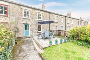 Outdoor dining - 2 Bed in St. Austell (oc-s31767) (Charlestown)