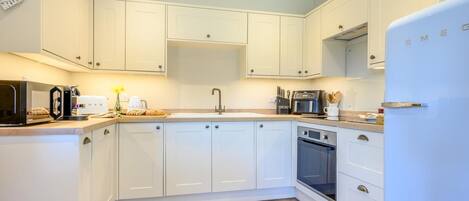 Microones, forn, rentaplats i trona