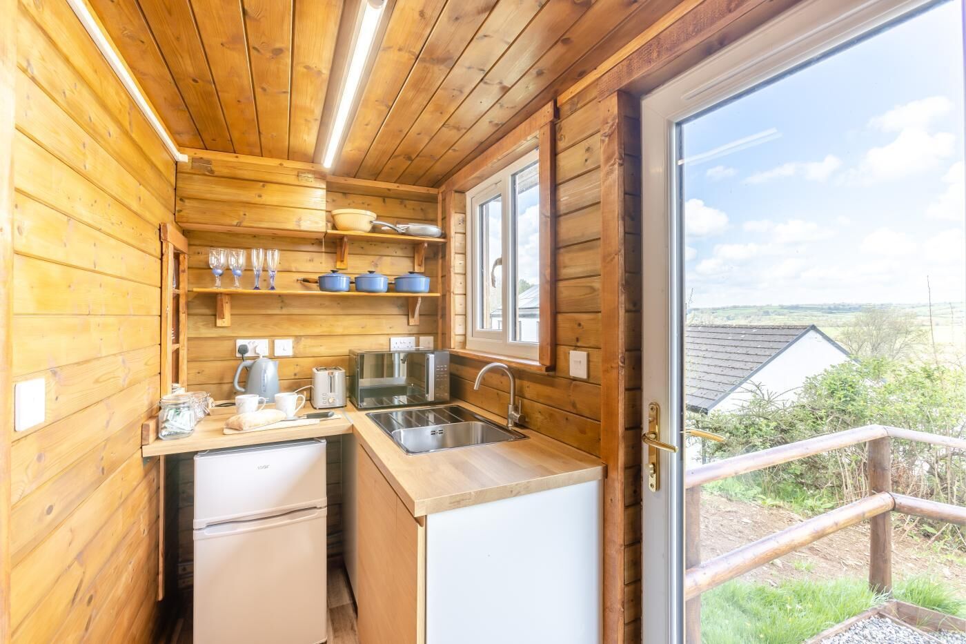 Microwave, oven, cookware/dishes/utensils