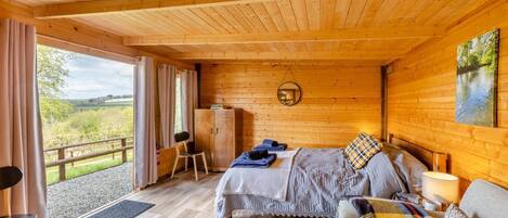1 bedroom, iron/ironing board, WiFi (free), bed sheets