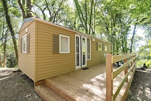 Exterior - Mobile Home in "Village de Gîtes" with Shared Pool (Calviac-en-Périgord)