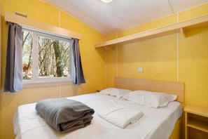 2 bedrooms, WiFi - Mobile Home in "Village de Gîtes" with Shared Pool (Calviac-en-Périgord)
