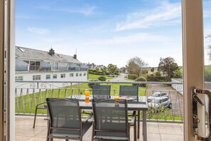 Outdoor dining - 2 Bed in Abersoch (oc-c31969) (Abersoch)