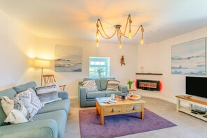 TV - 2 Bed in Whitstone (oc-f31808) (Whitstone)