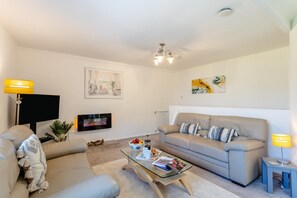 TV - 2 Bed in Whitstone (oc-p31807) (Whitstone)