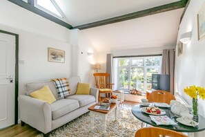 TV - 1 Bed in Whitstone (oc-w31810) (Whitstone)