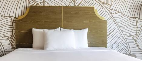 Kamar Standar, 1 Tempat Tidur King, kamar mandi pribadi (Self check-in) | Brankas, meja kerja, ruang kerja ramah laptop, dan tirai kedap cahaya