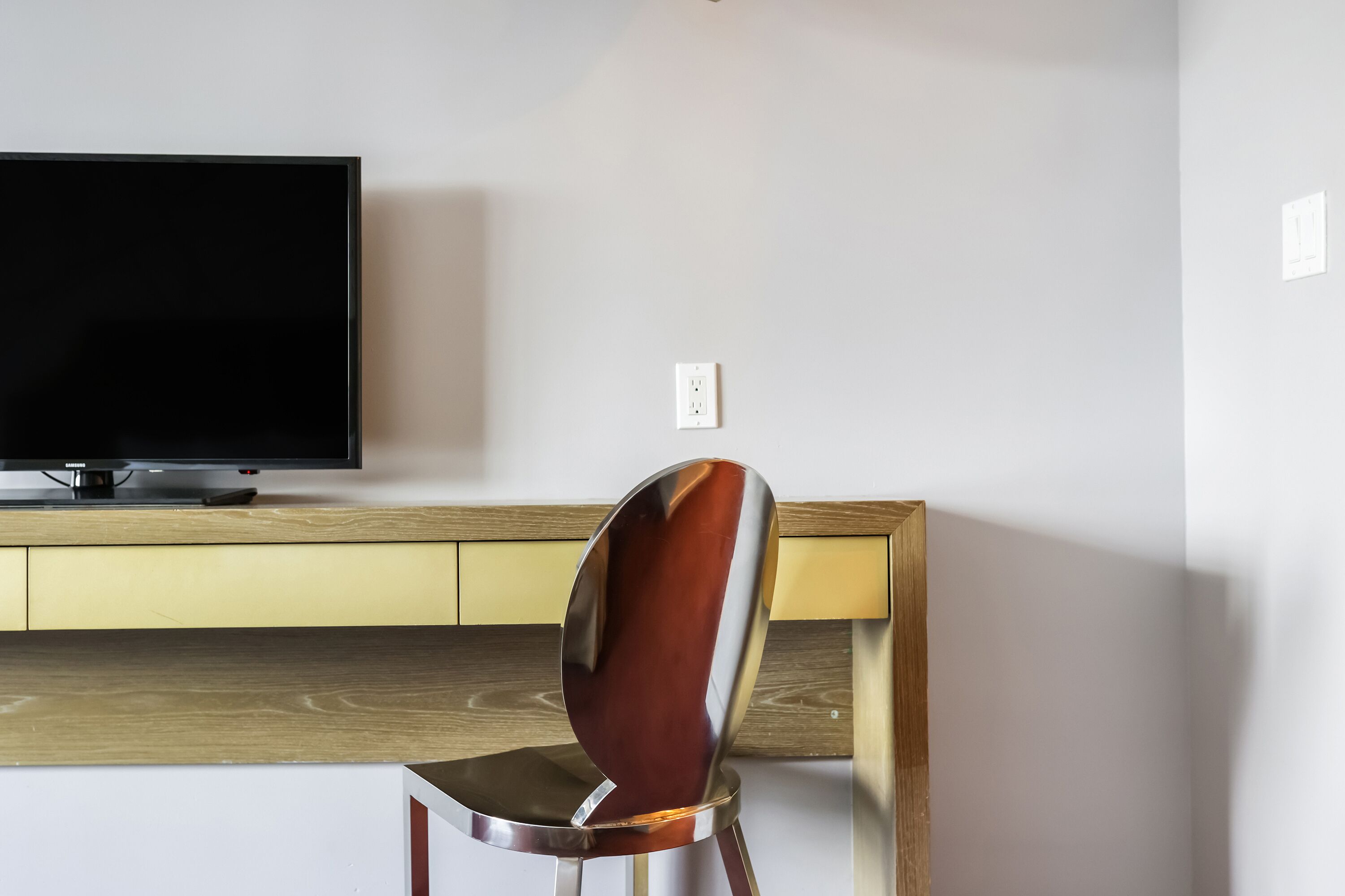 Standard Room, 1 King Bed, Private Bathroom | Interior