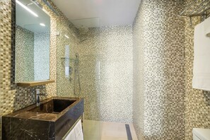 Standard Double Room, 2 Double Beds, Private Bathroom (Self check-in) | Bathroom | Shower, free toiletries, hair dryer, towels - Alamo Hotel (Miami Beach)