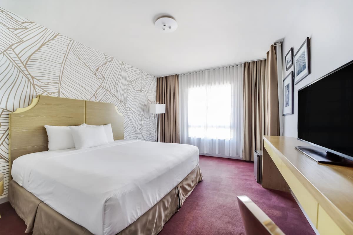 Standard Room, 1 King Bed, Private Bathroom (Self check-in) | In-room safe, blackout drapes, iron/ironing board, cribs (free)