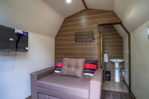 Living area - Cozy tiny house {mini cabin} (El Jardín)