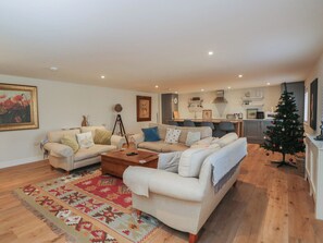 Living area - Flat 6 (Tetbury)