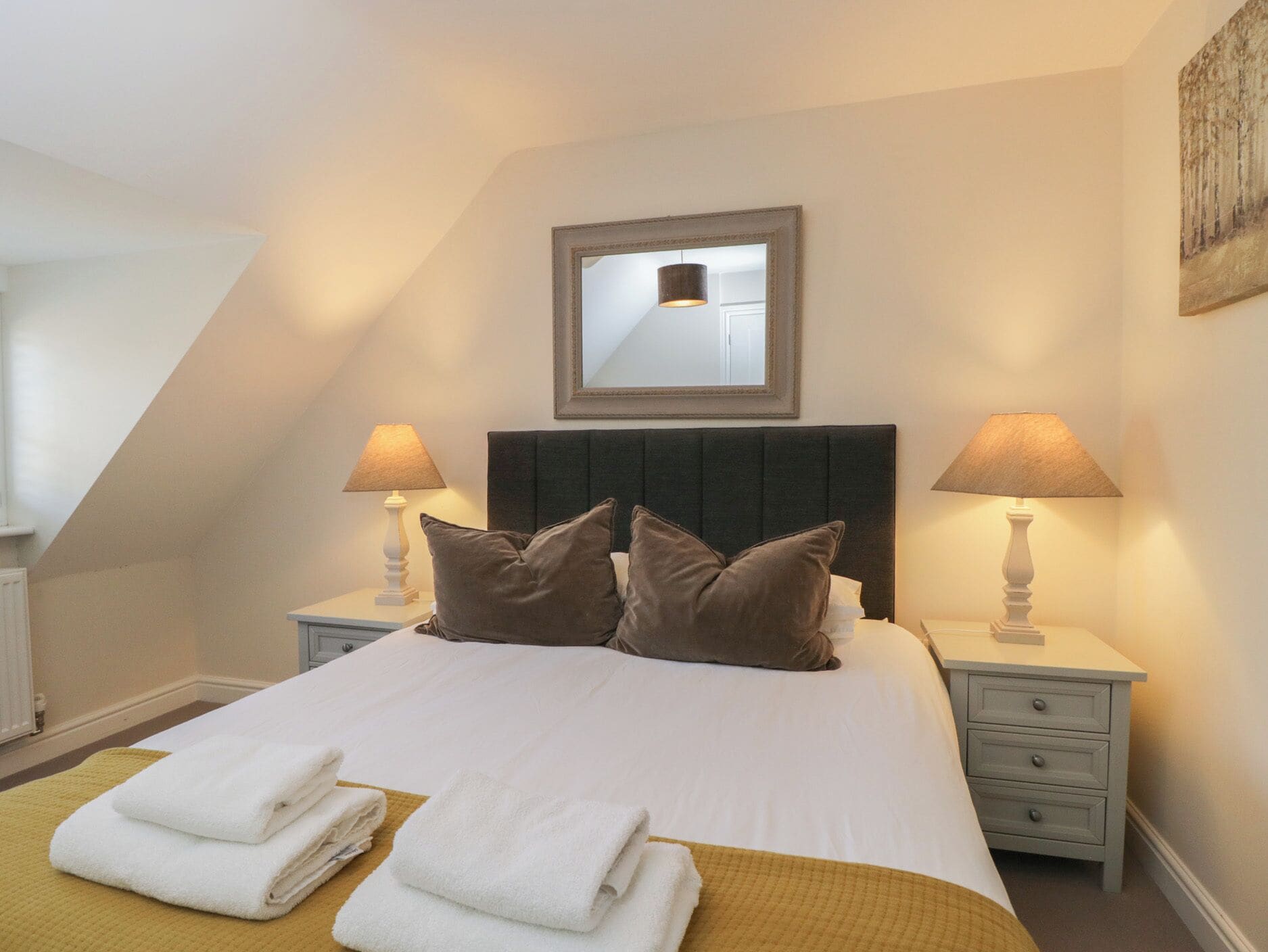 2 bedrooms, individually decorated, individually furnished, free WiFi
