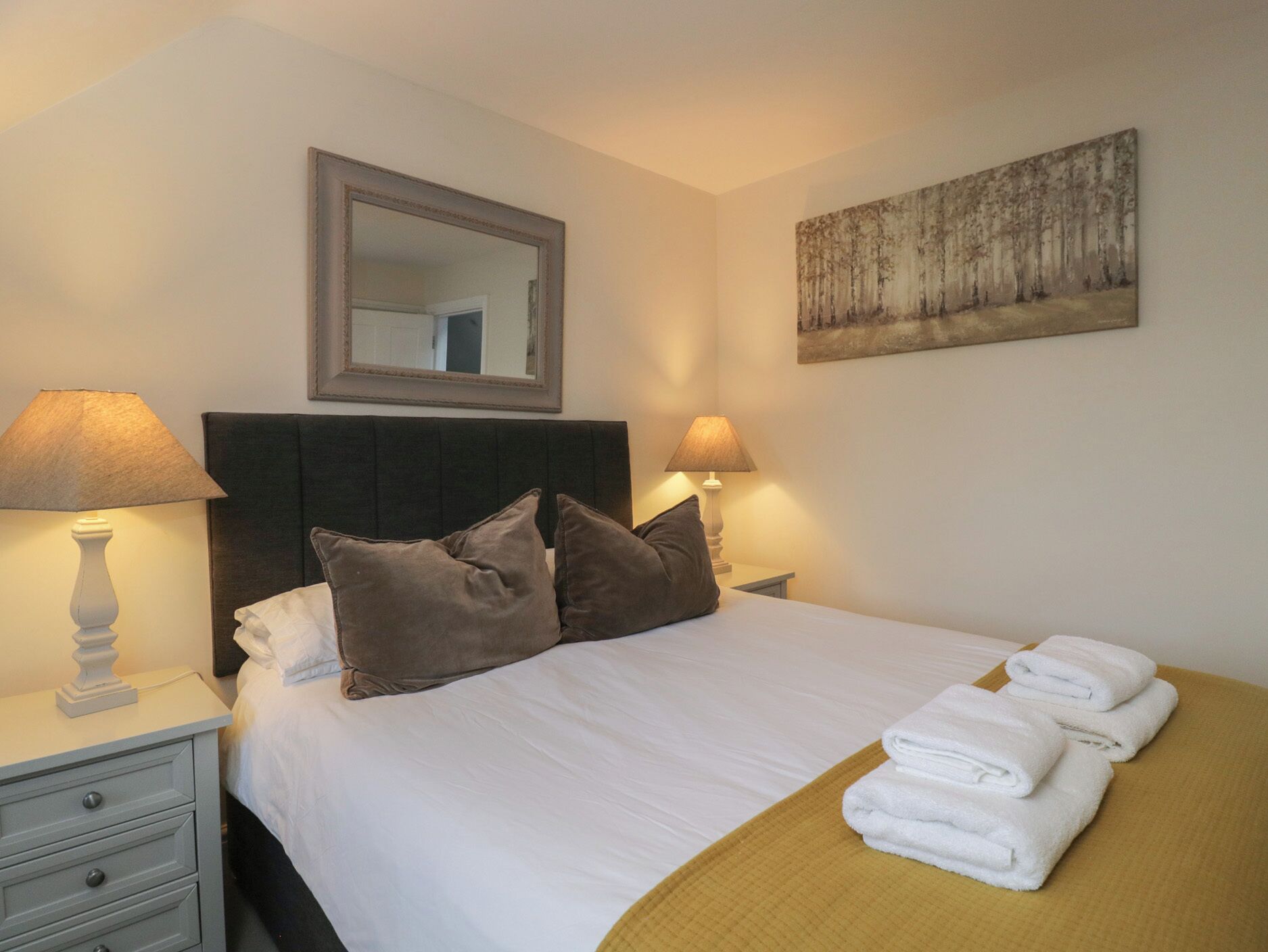 2 bedrooms, individually decorated, individually furnished, free WiFi