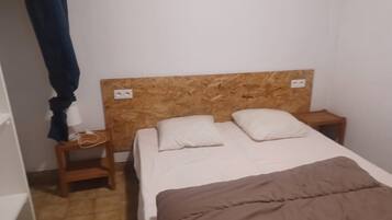 1 chambre, fer et planche Ă repasser, Wi-Fi, draps fournis