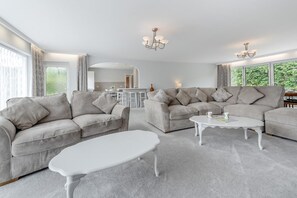 TV - 3 Bed in Stepaside (oc-h32040) (Wisemans Bridge)